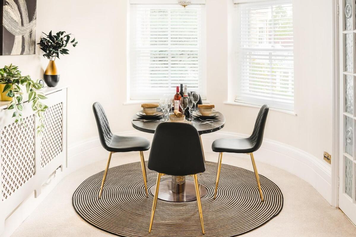 Tranquil Sneyd Park Escape With Garden Views By Mycityhaven