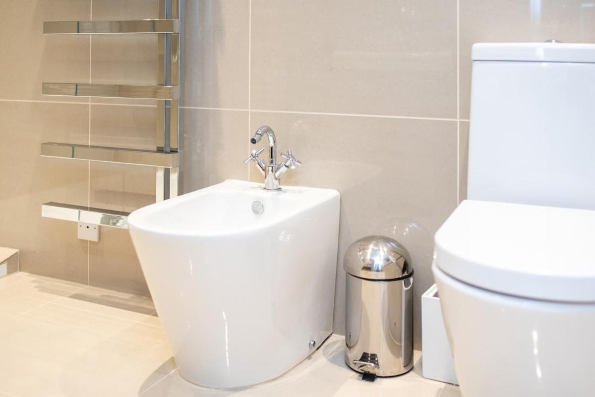 Tranquil Sneyd Park Escape With Garden Views By Mycityhaven *